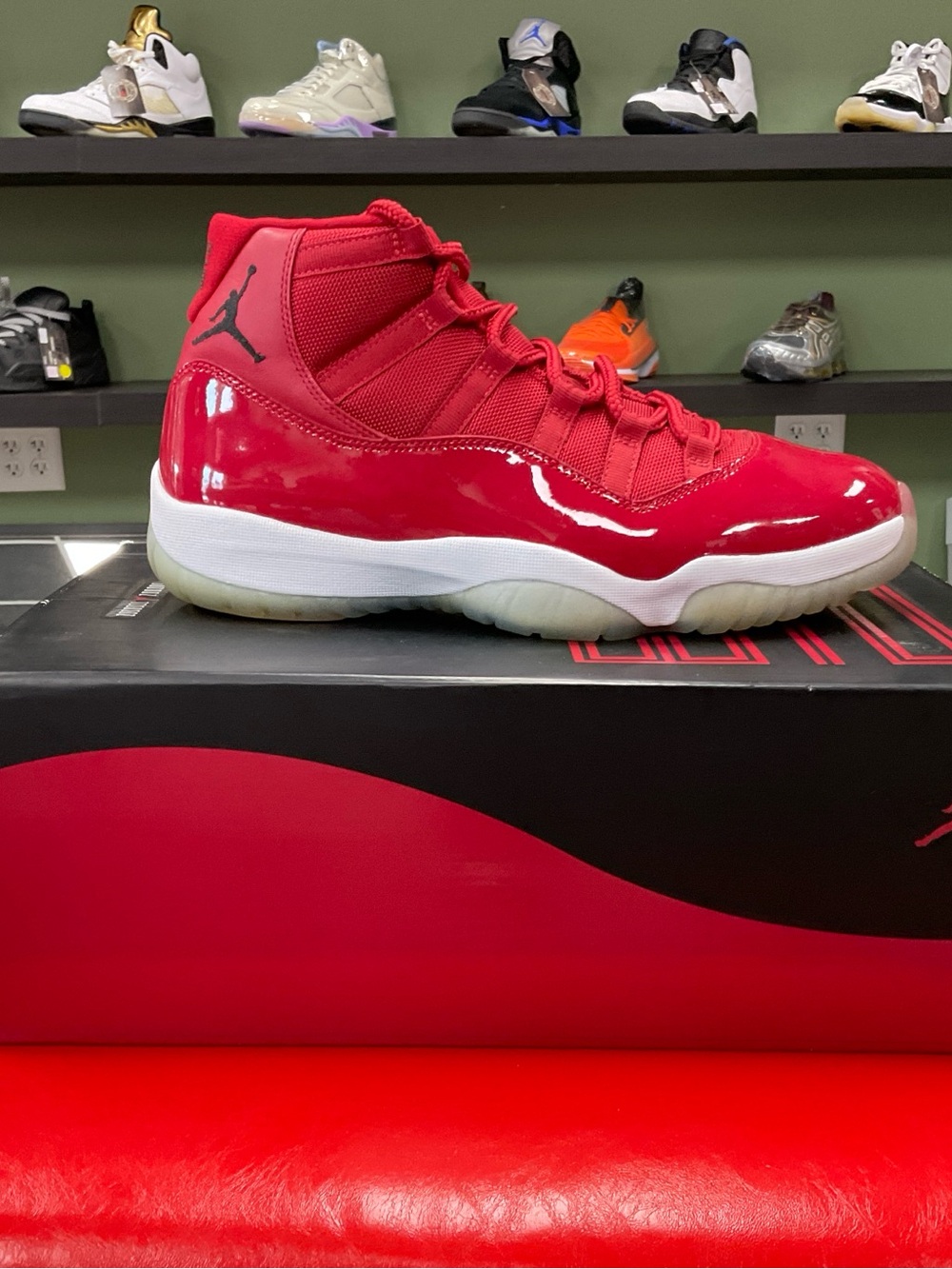2017 AIR JORDAN 11 RETRO WIN LIKE MIK 96 SZ 10.5 USED